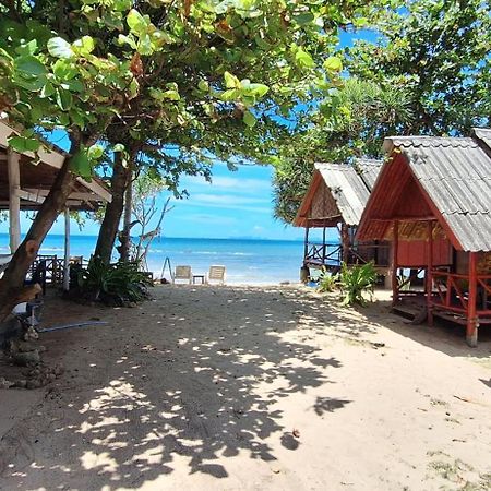 Breizh Cape Beach Bungalows Koh Lanta Bagian luar foto