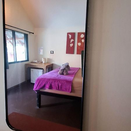 Breizh Cape Beach Bungalows Koh Lanta Bagian luar foto
