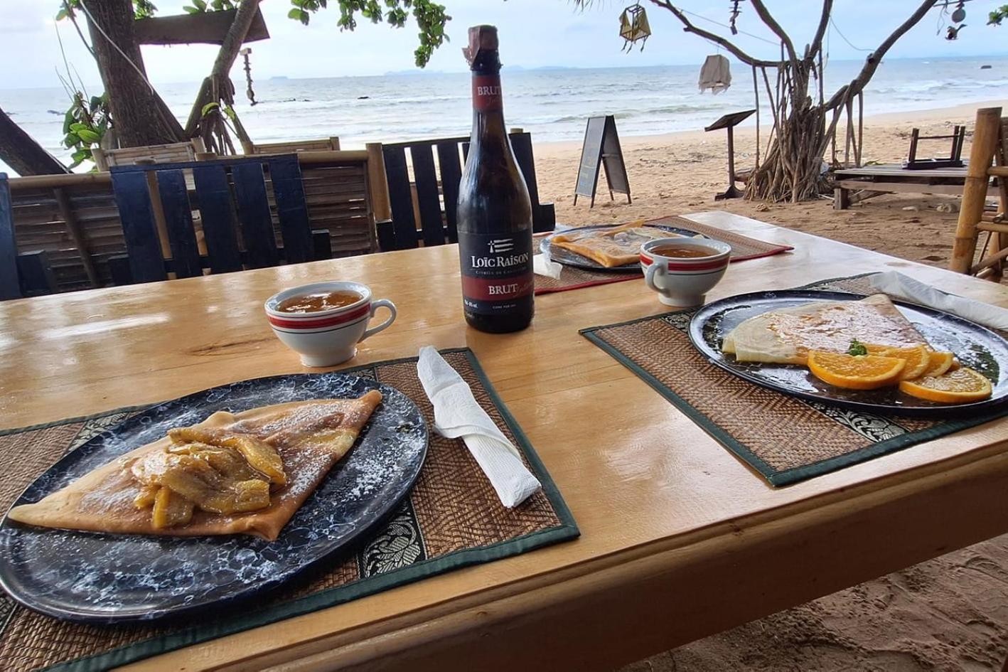 Breizh Cape Beach Bungalows Koh Lanta Bagian luar foto