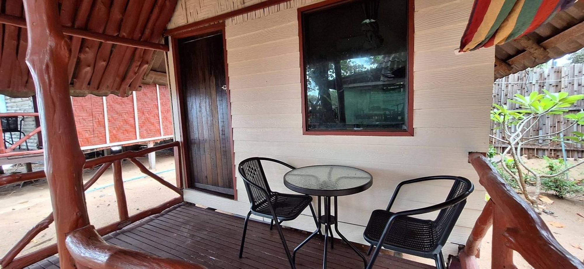 Breizh Cape Beach Bungalows Koh Lanta Bagian luar foto