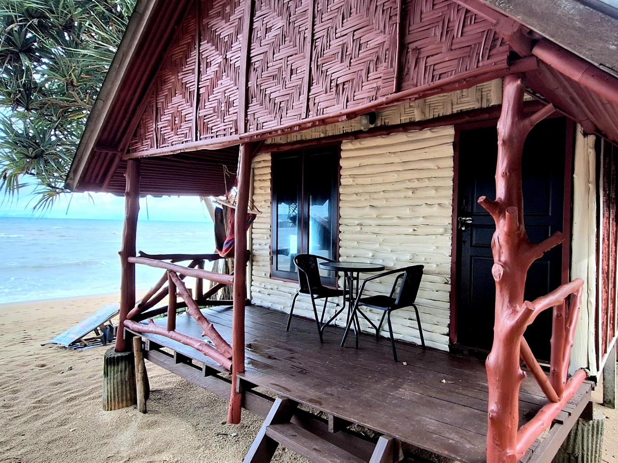 Breizh Cape Beach Bungalows Koh Lanta Bagian luar foto