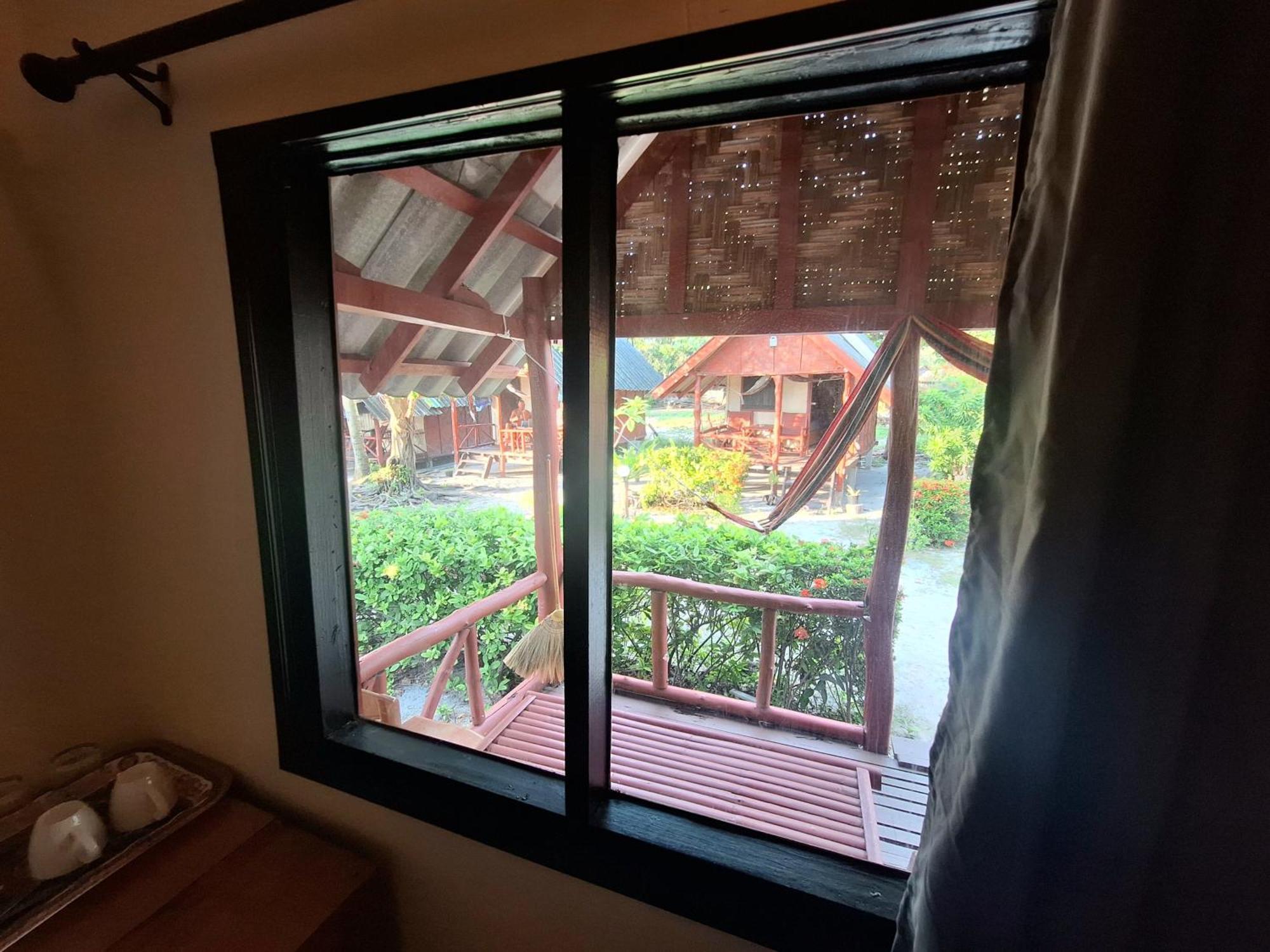 Breizh Cape Beach Bungalows Koh Lanta Bagian luar foto