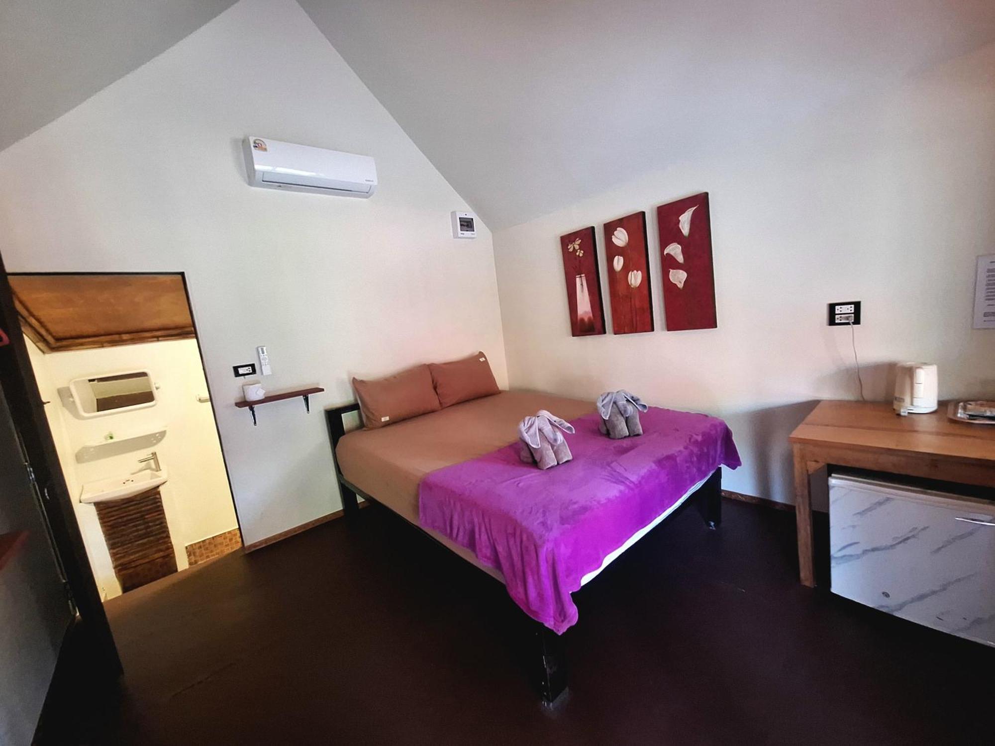 Breizh Cape Beach Bungalows Koh Lanta Bagian luar foto