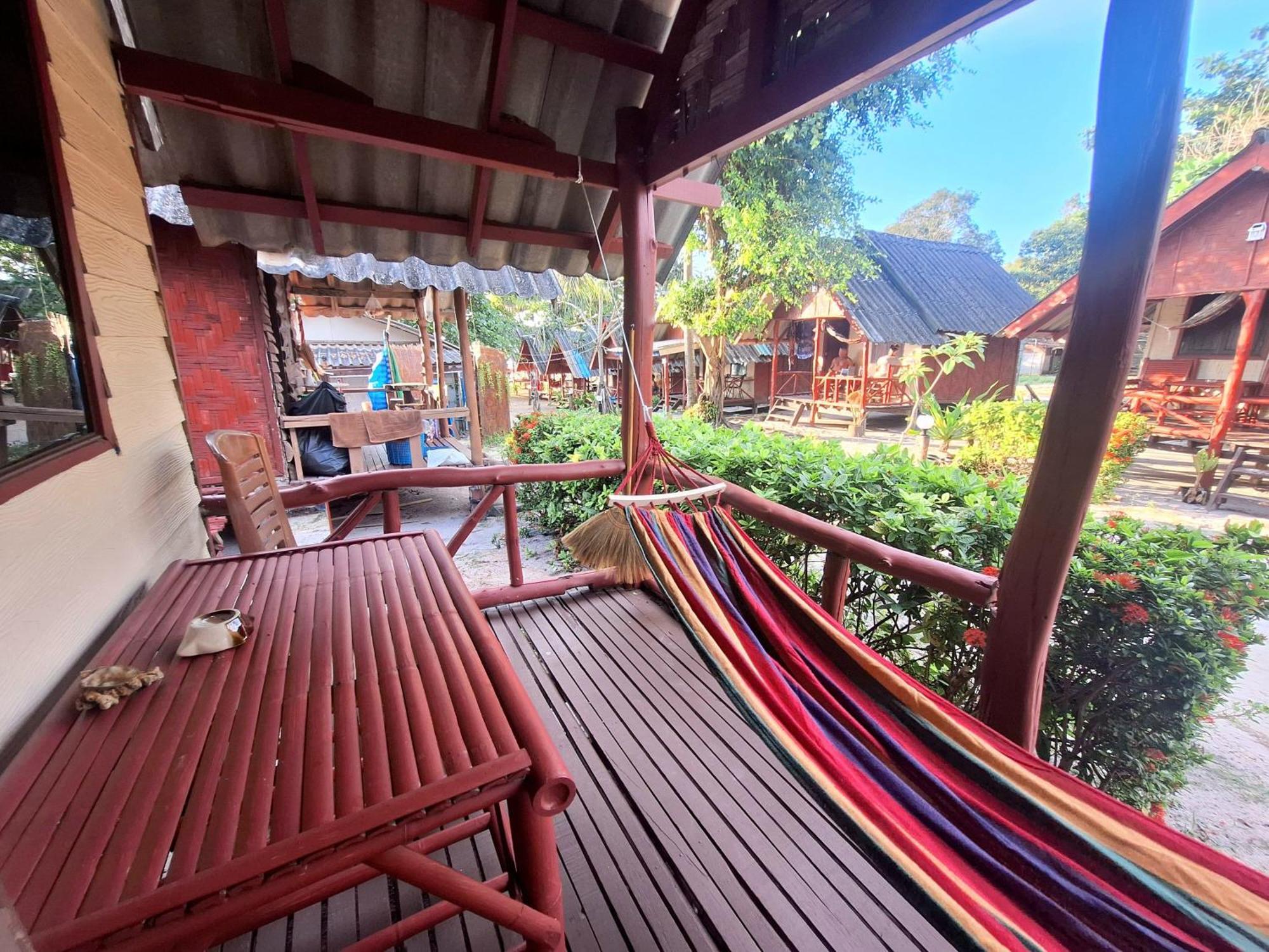 Breizh Cape Beach Bungalows Koh Lanta Bagian luar foto