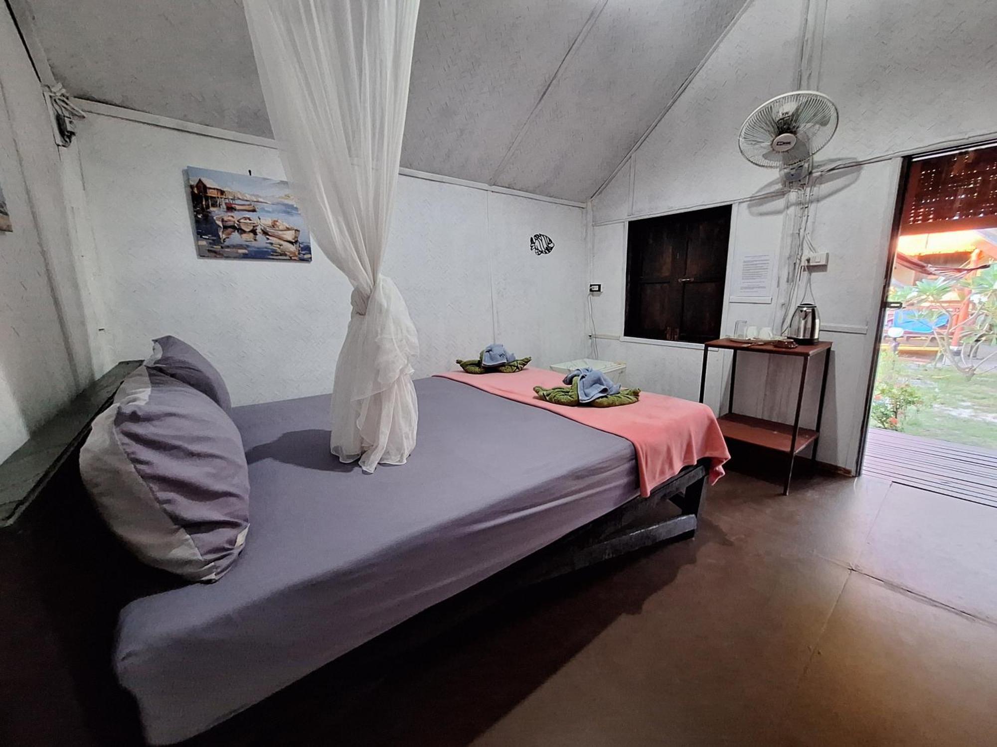 Breizh Cape Beach Bungalows Koh Lanta Bagian luar foto