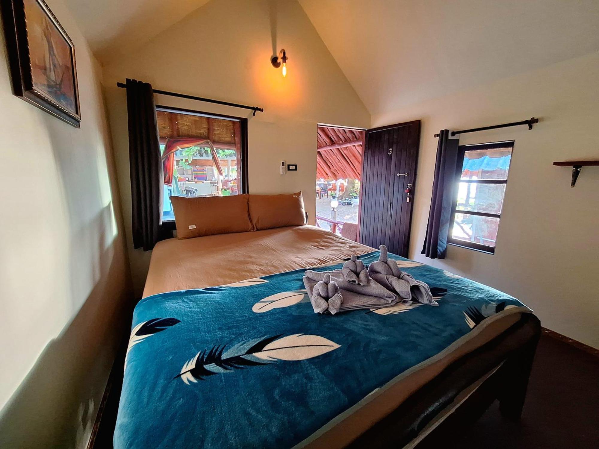Breizh Cape Beach Bungalows Koh Lanta Bagian luar foto