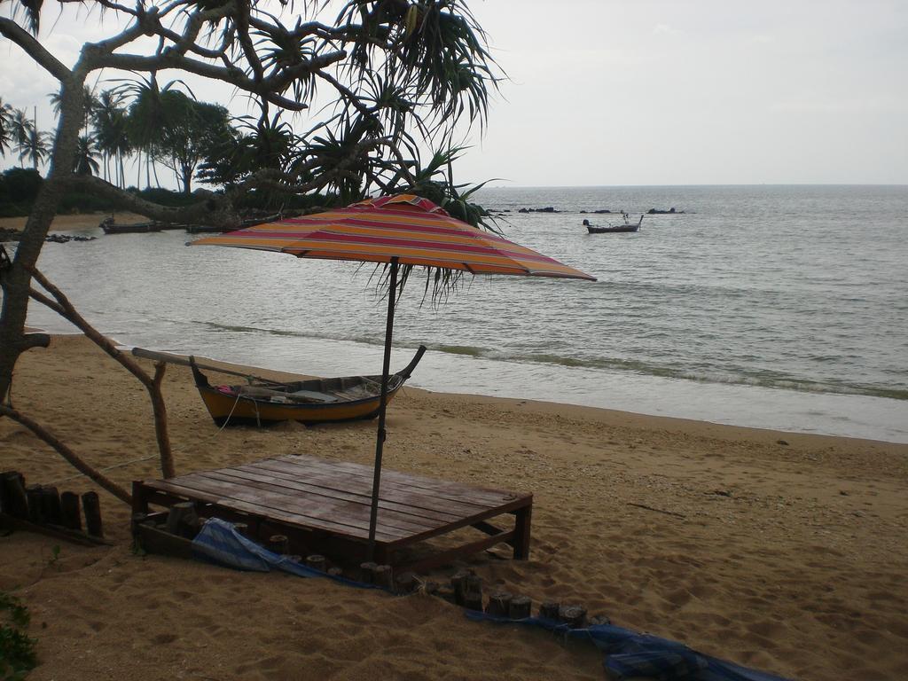 Breizh Cape Beach Bungalows Koh Lanta Bagian luar foto