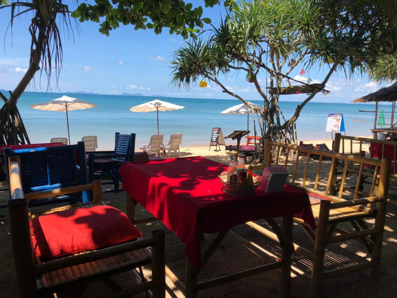 Breizh Cape Beach Bungalows Koh Lanta Bagian luar foto